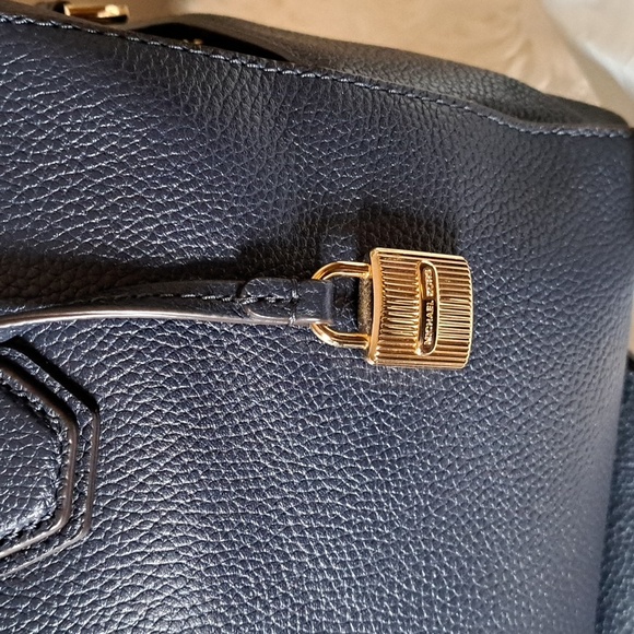 Michael Kors Medium Mercer  EUC Duffle - Picture 4 of 13